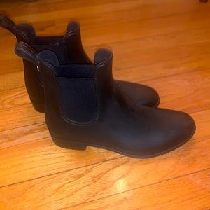 Women’s chelsea waterproof boots!